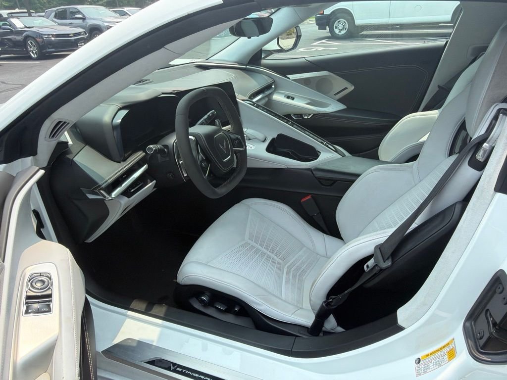 Used 2020 White Chevrolet Stingray image 5