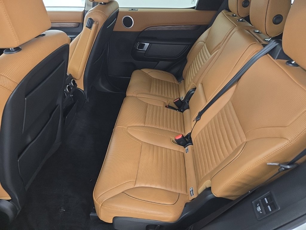 Used 2018 Fuji White Land Rover HSE Luxury image 20