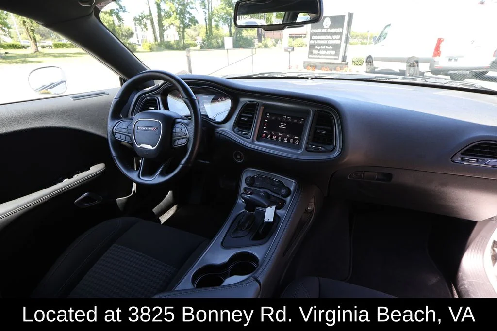 Used 2023 White Dodge SXT image 7