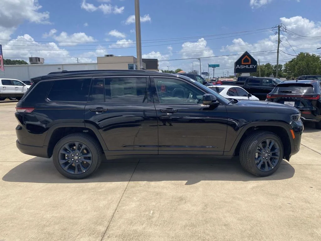 New 2026 Diamond Black Crystal Pearl-Coat Exterior Paint Jeep 85th Anniversary Edition image 6