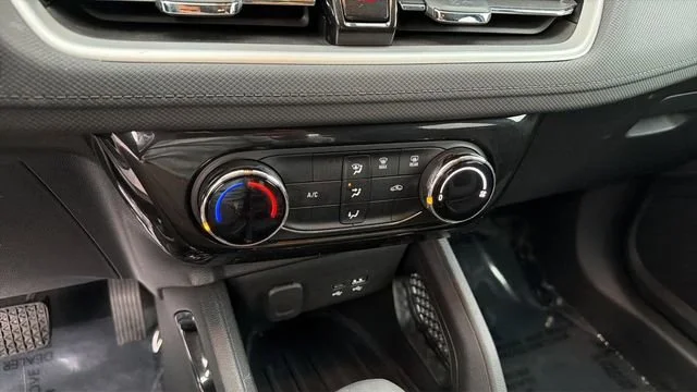Used 2025 Summit White Chevrolet LT image 29