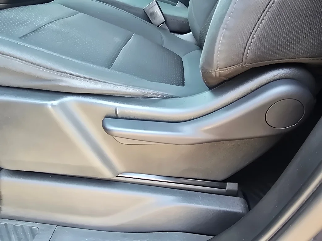 Used 2019 Northsky Blue Metallic Chevrolet Custom image 16