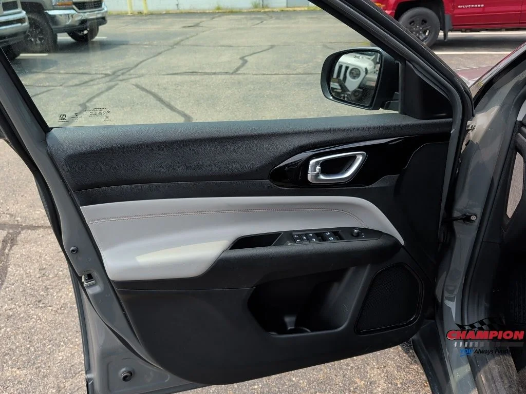 Used 2022 Gray Jeep Limited image 13