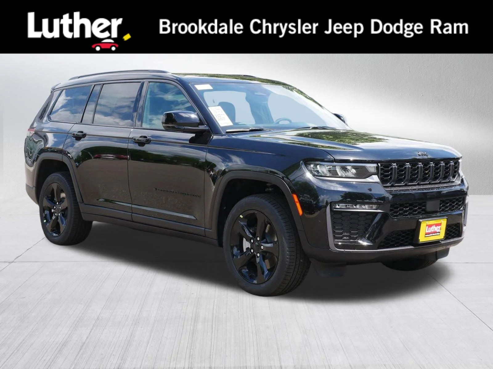 New 2026 Diamond Black Crystal Pearl-Coat Exterior Paint Jeep Limited image 1