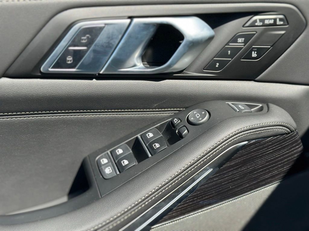 New 2027 Black Sapphire Metallic BMW xDrive40i image 18