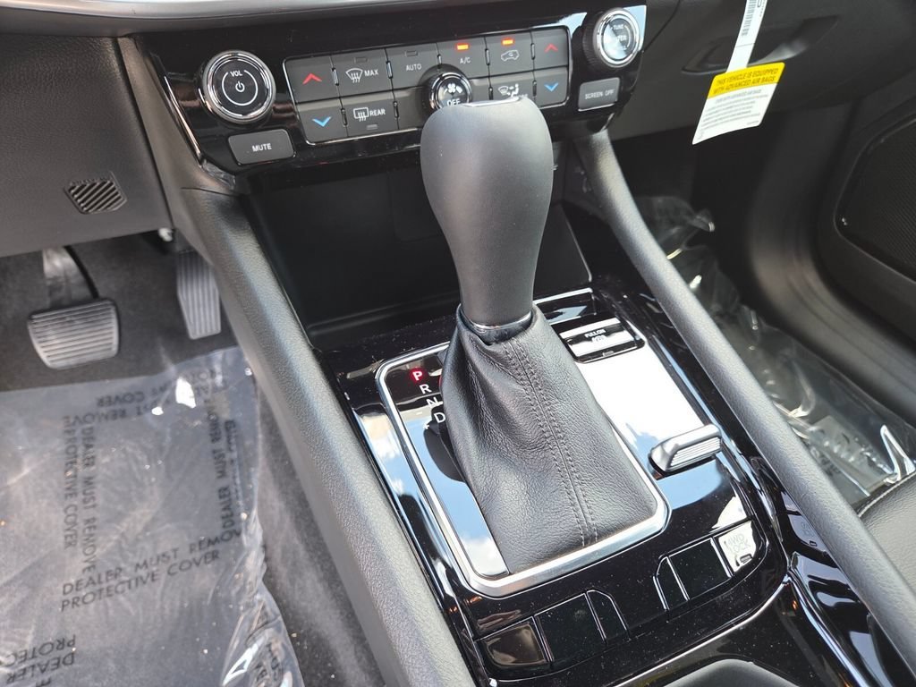 New 2026 Diamond Black Crystal Pearlcoat Jeep Limited image 30