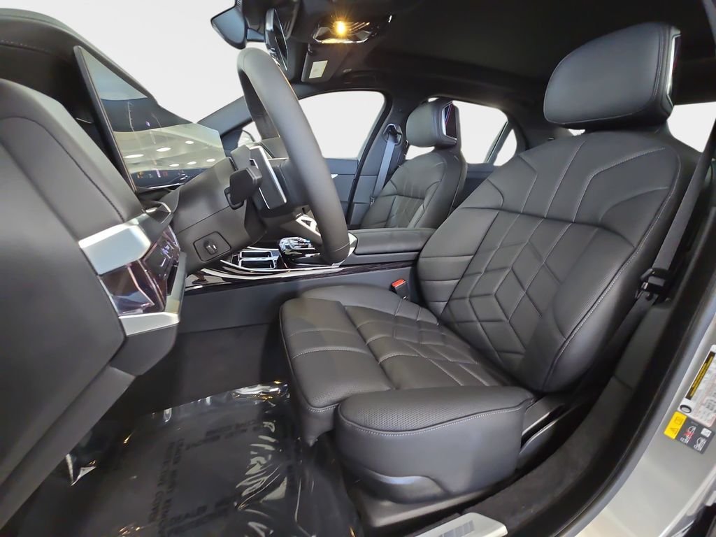 2026 BMW 7 Series 750e - Photo 10