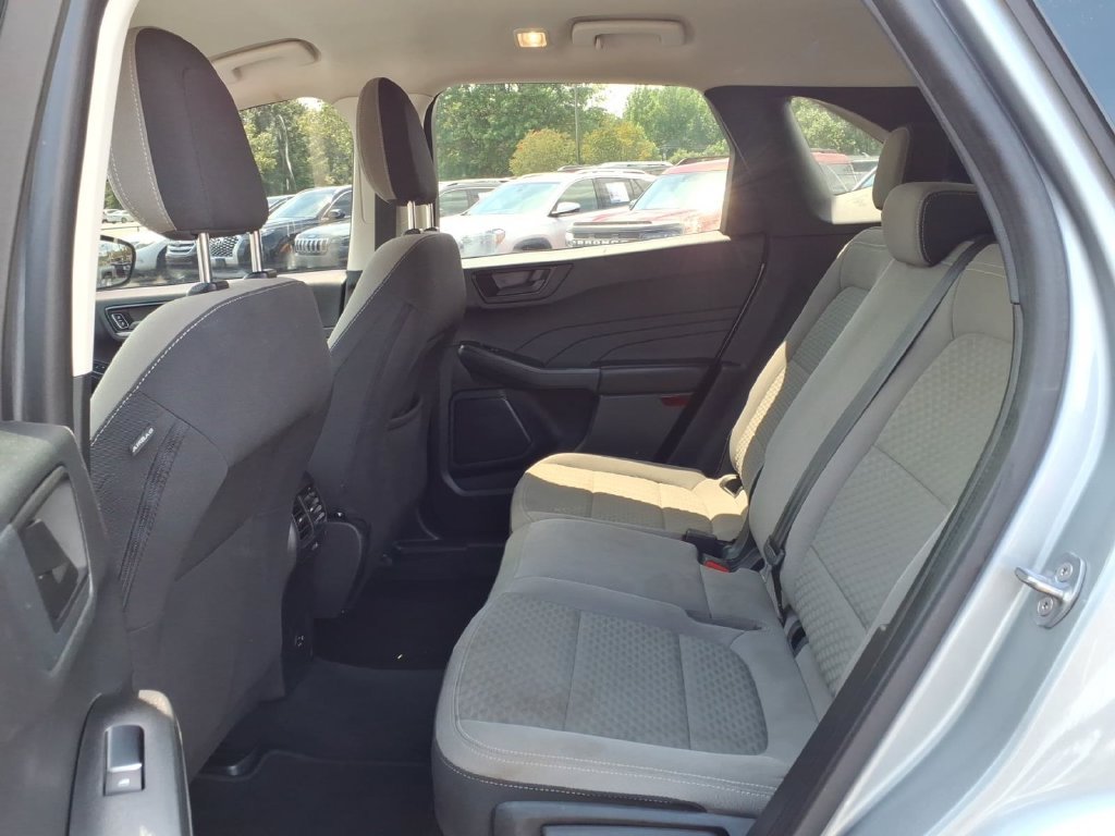 Used 2022 Silver Metallic Ford SE image 3