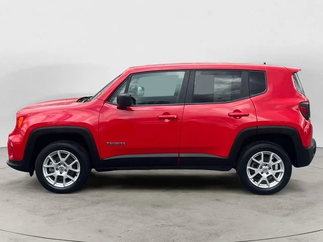 Used 2023 Colorado Red Clearcoat Jeep Latitude image 2