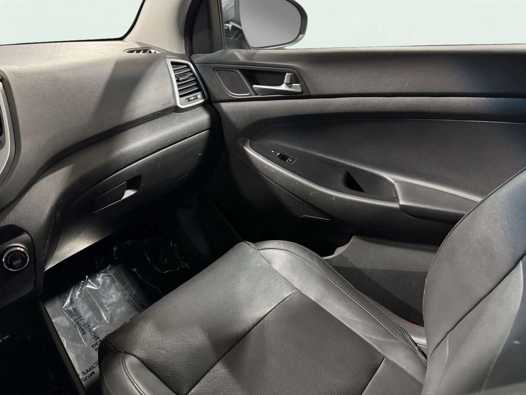 Used 2016 Coliseum Gray Hyundai Limited image 11