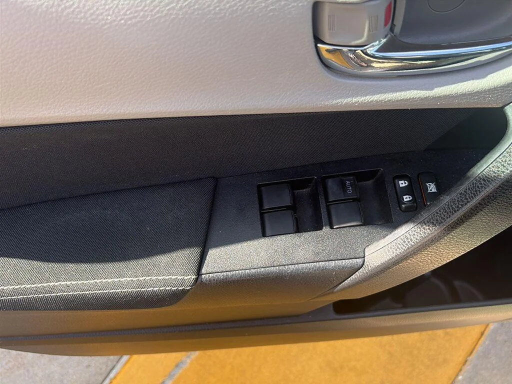 Used 2014 4Evergreen Mica Toyota LE Plus image 10