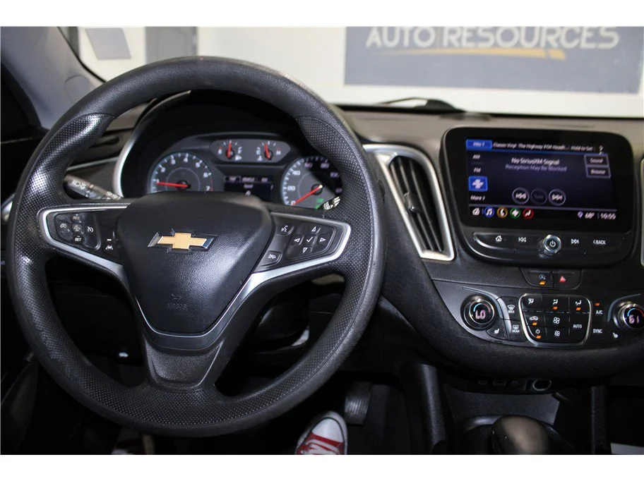 Used 2023 Summit White Chevrolet LT image 32