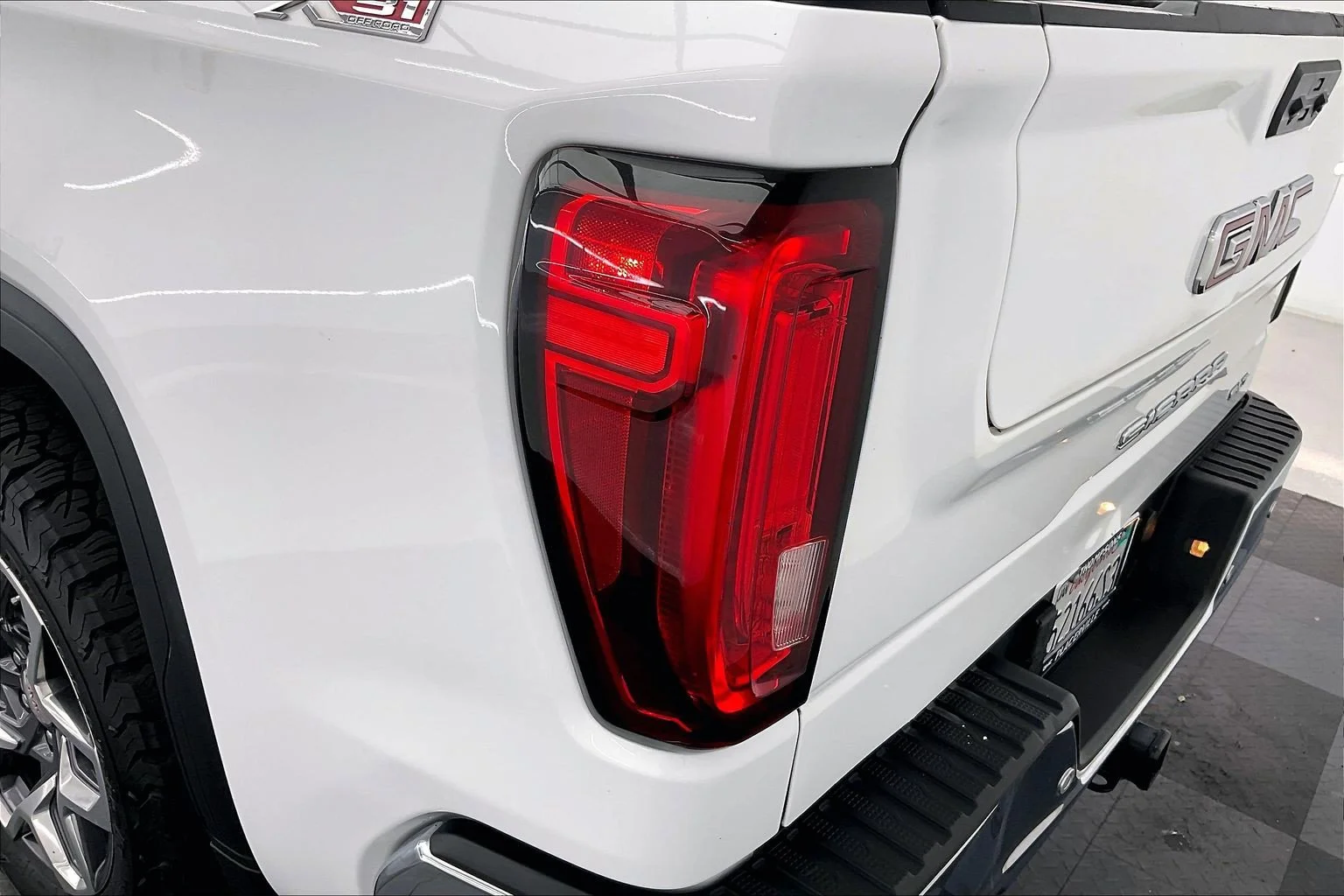 Used 2022 Summit White GMC SLT image 29