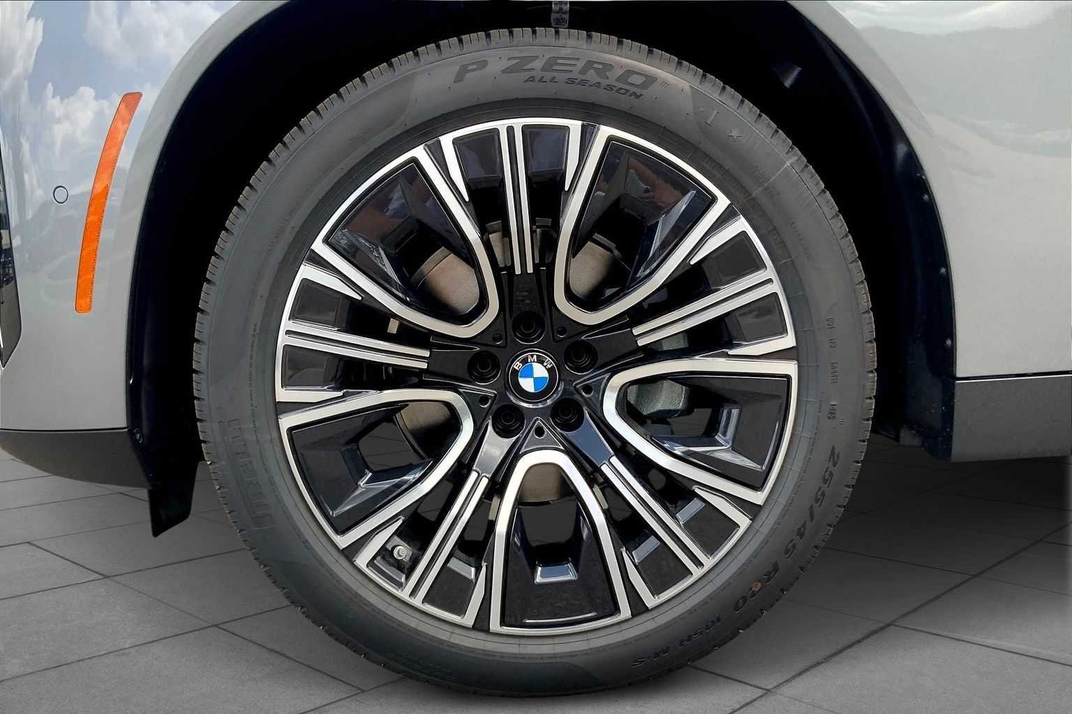 Used 2026 Skyscraper Grey Metallic BMW 30 xDrive image 11