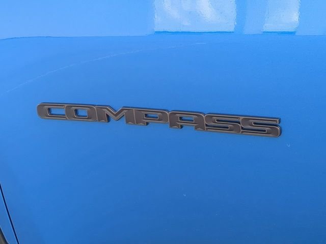 New 2026 Hydro Blue Pearl-Coat Exterior Paint Jeep Latitude image 13