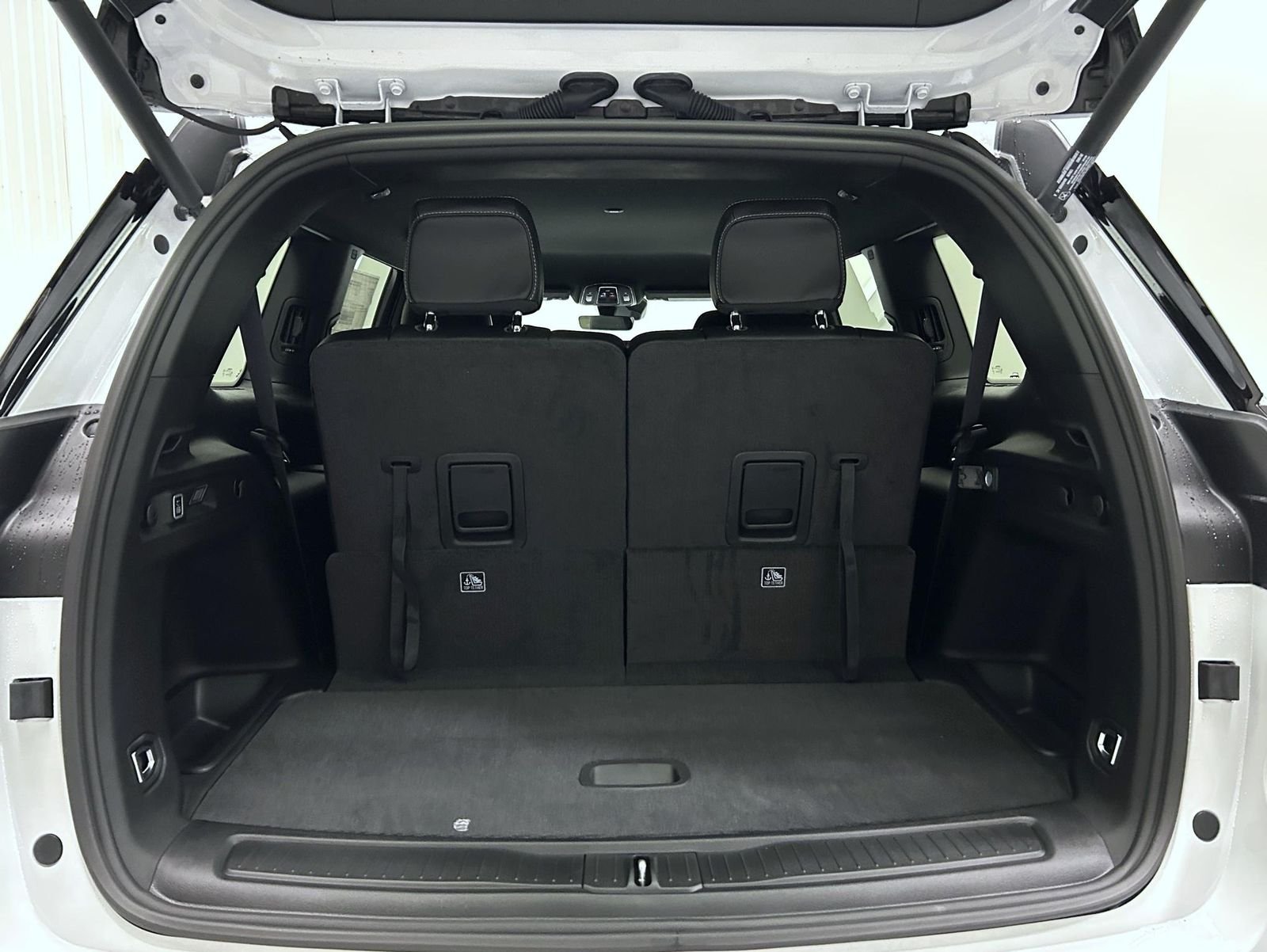 New 2026 Bright White Clear-Coat Exterior Paint Jeep Altitude image 22
