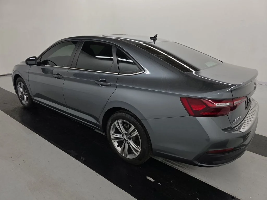 Used 2023 Gray Volkswagen 1.5T SE image 4