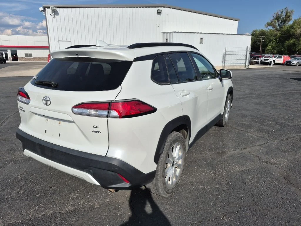 Used 2023 Pearl Toyota LE image 11