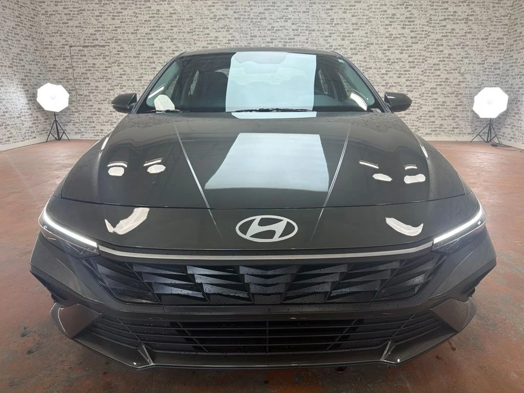 New 2026 Amazon Gray Hyundai SE image 2