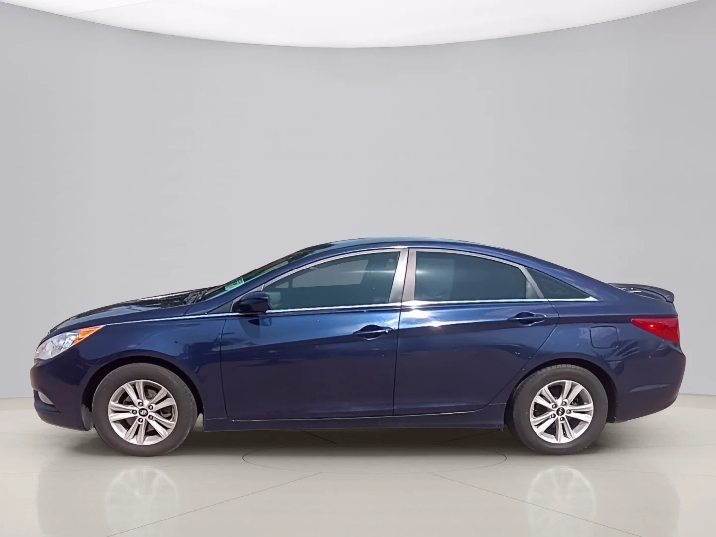 Used 2013 Blue Hyundai GLS image 2