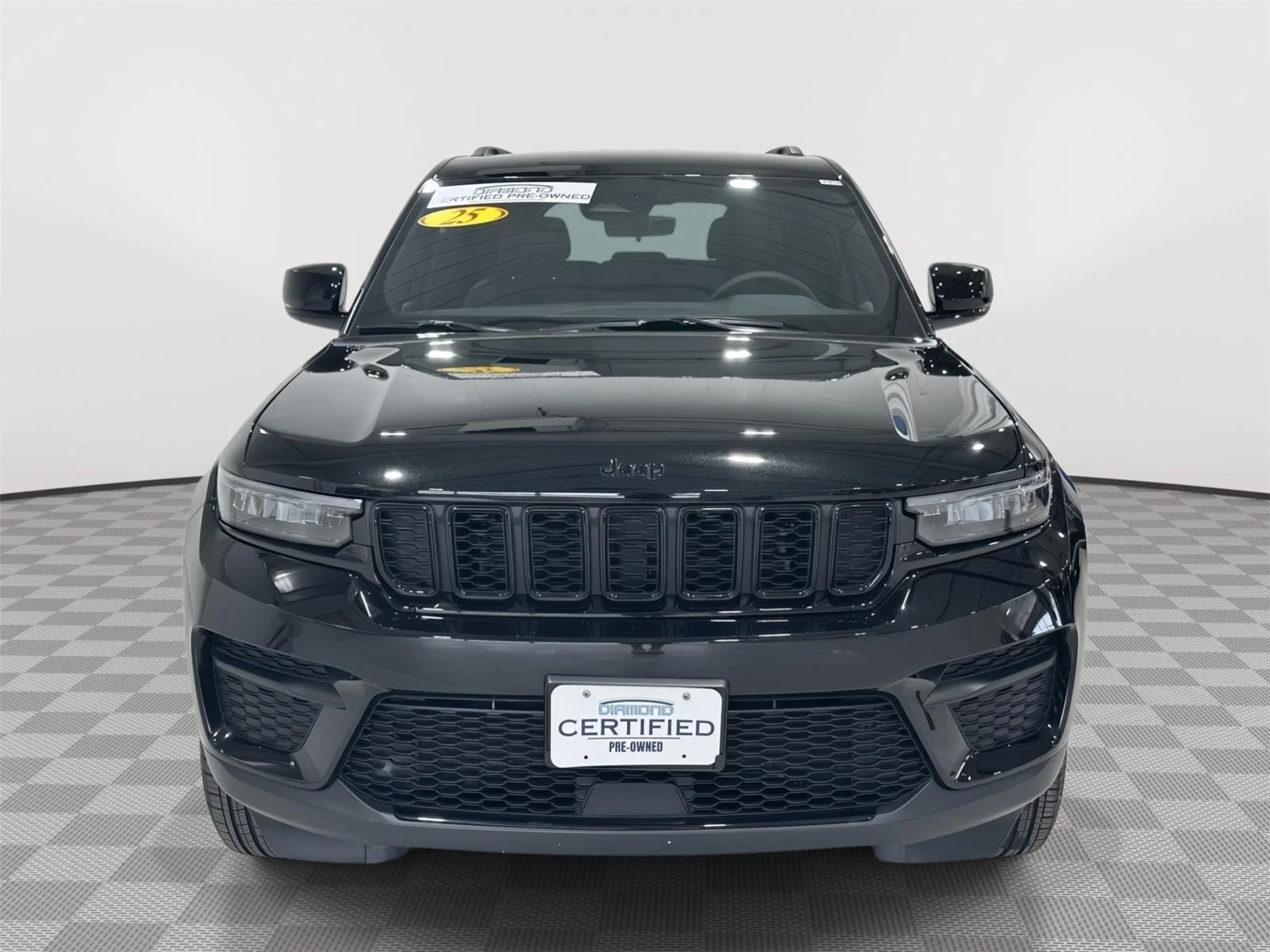 Used 2025 Diamond Black Crystal Pearlcoat Jeep Altitude image 8