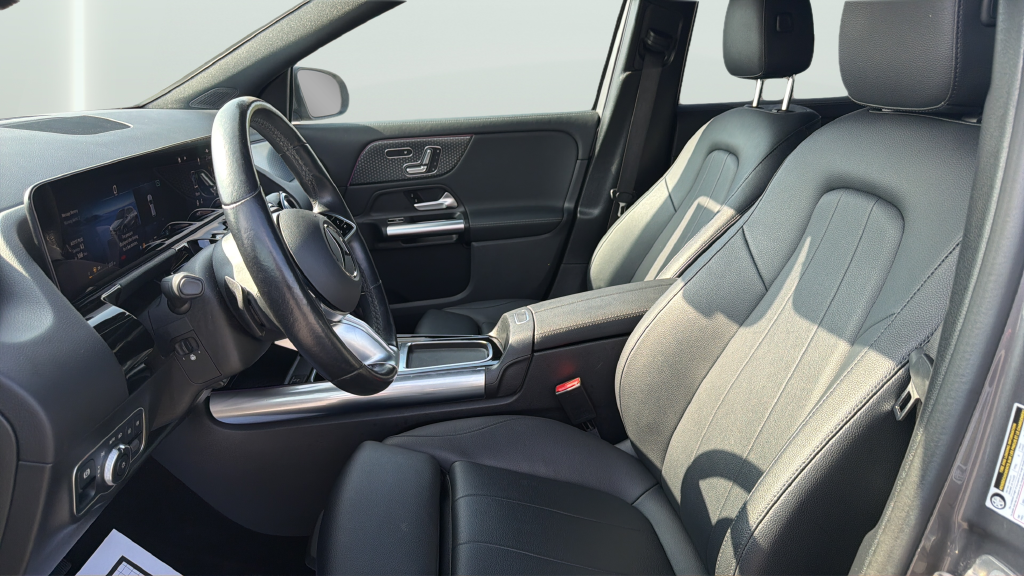Used 2025 Mountain Gray Metallic Mercedes-Benz GLA 250 image 17