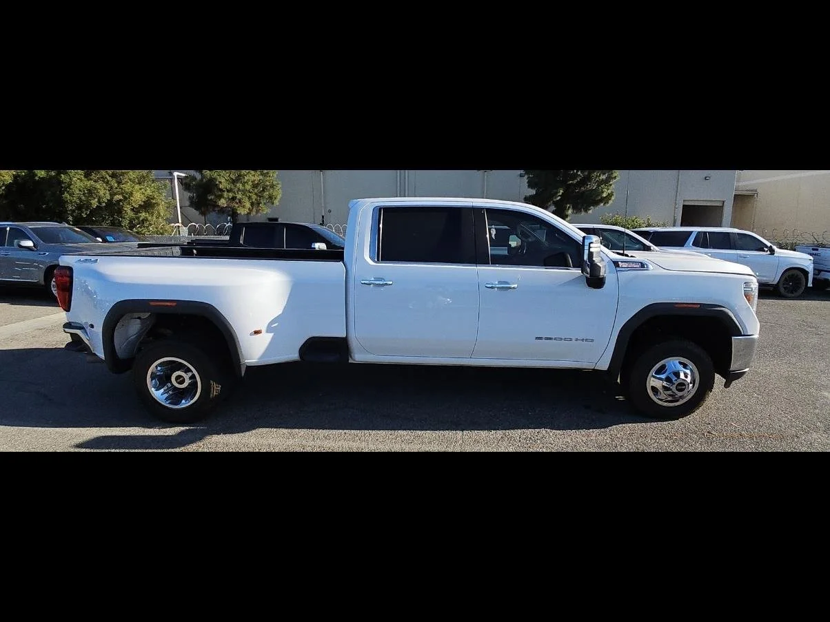 Used 2021 SUMMIT WHITE GMC SLT image 2