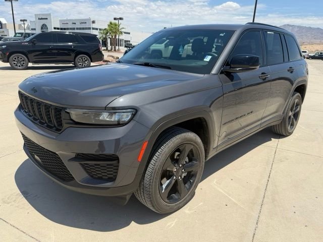 Used 2023 Gray Jeep Altitude X image 1
