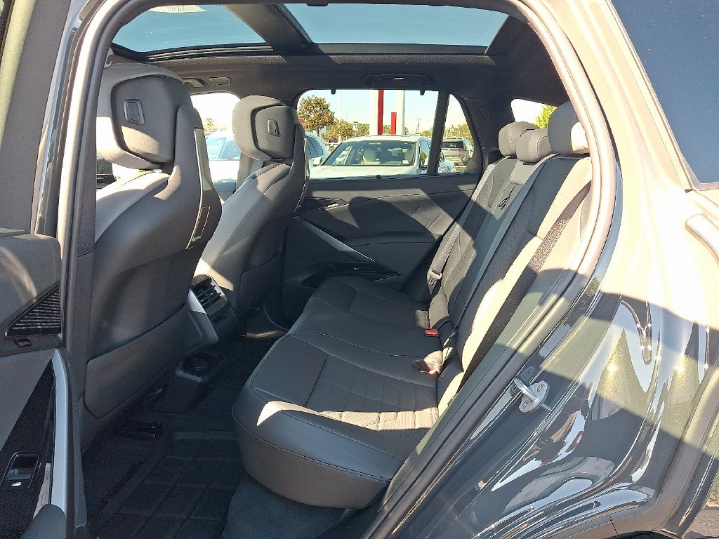 New 2027 Dravit Grey Metallic BMW  image 5