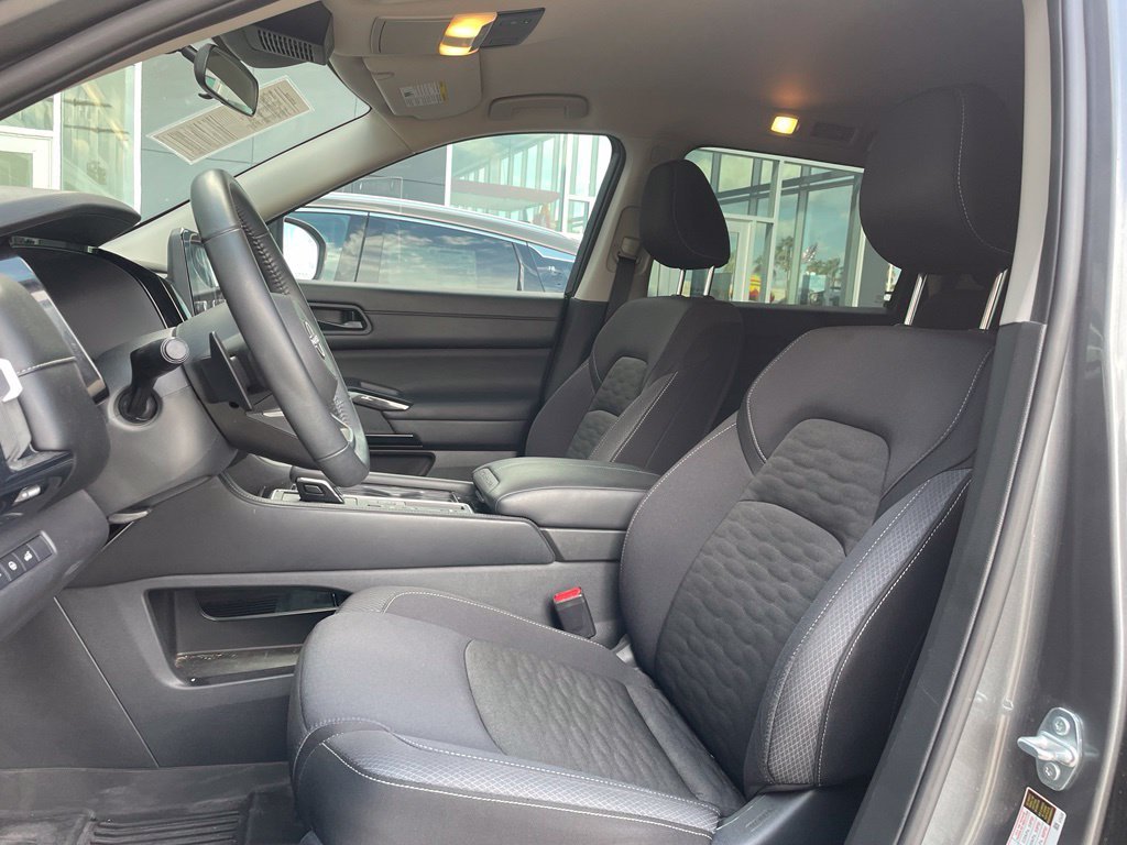 Used 2025 Gray Nissan SV image 10