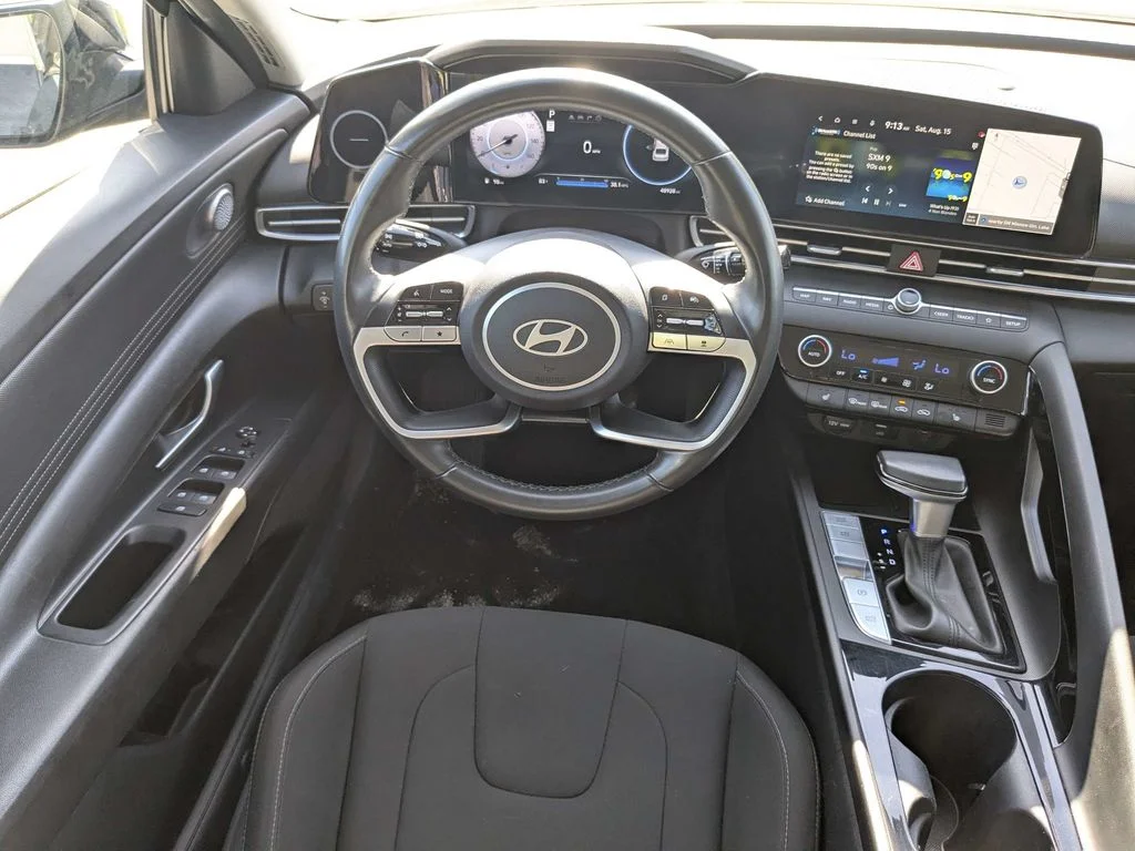 Used 2025 Black Hyundai SEL Convenience image 15