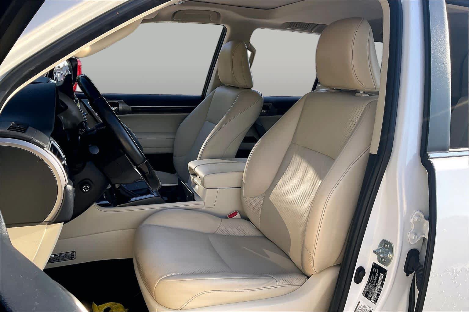 Used 2022 Starfire Pearl Lexus Luxury image 8