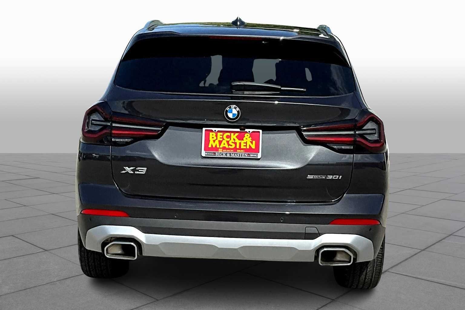Used 2024 Dark Graphite Metallic BMW sDrive30i image 4