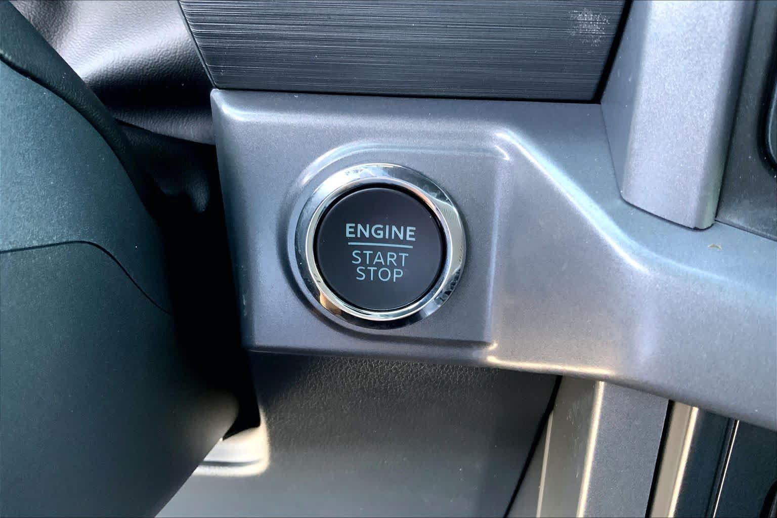 Used 2025 Agate Black Metallic Ford XLT image 31
