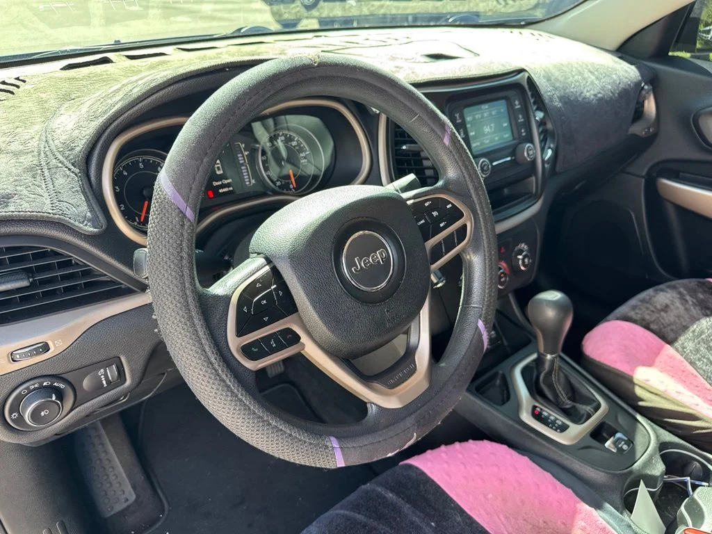 Used 2018 Patriot Blue Pearlcoat Jeep Latitude image 9