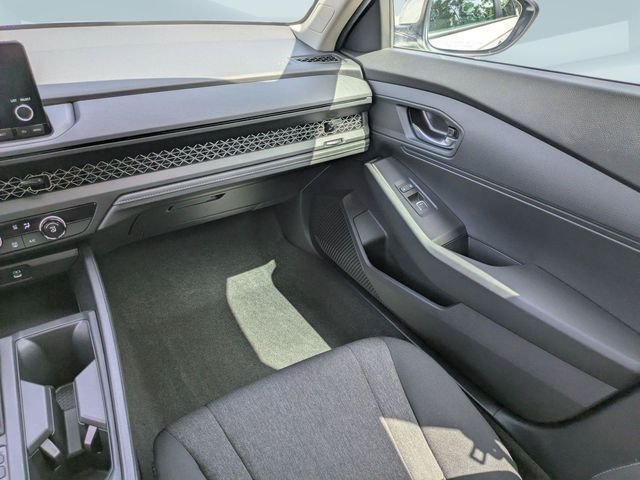Used 2025 White Honda LX image 18