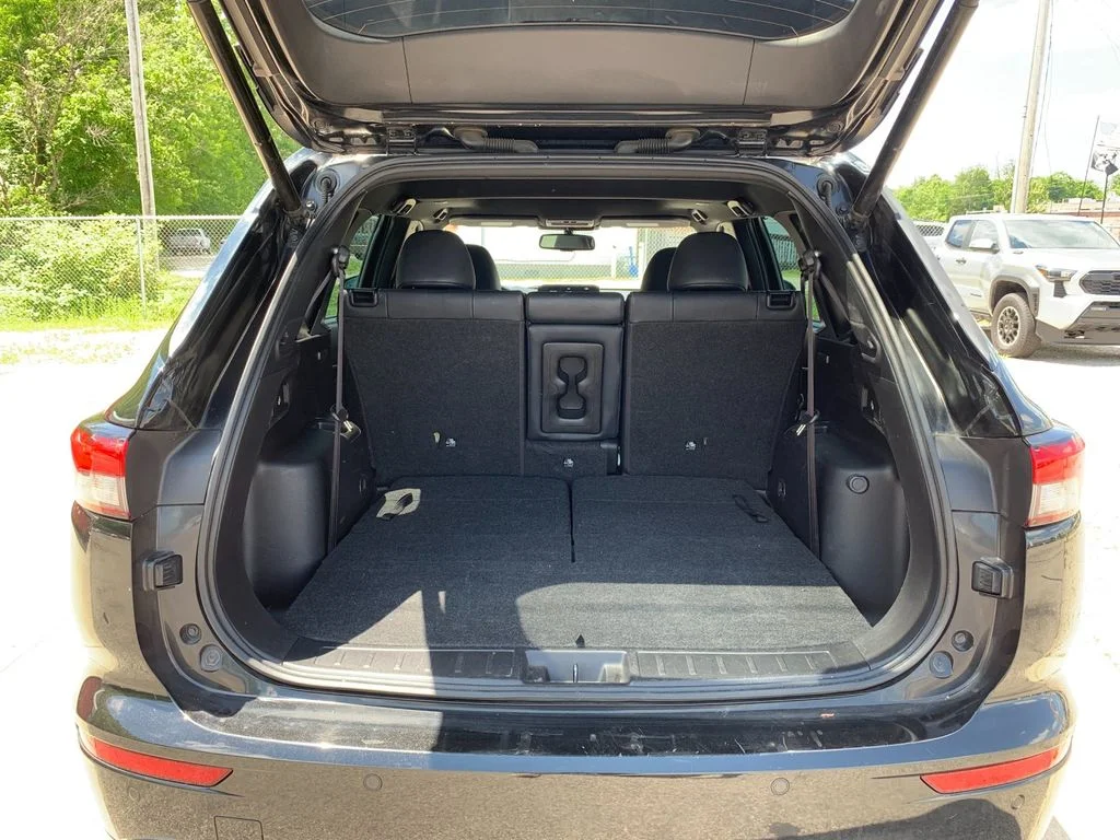 Used 2022 Black Mitsubishi SEL image 18