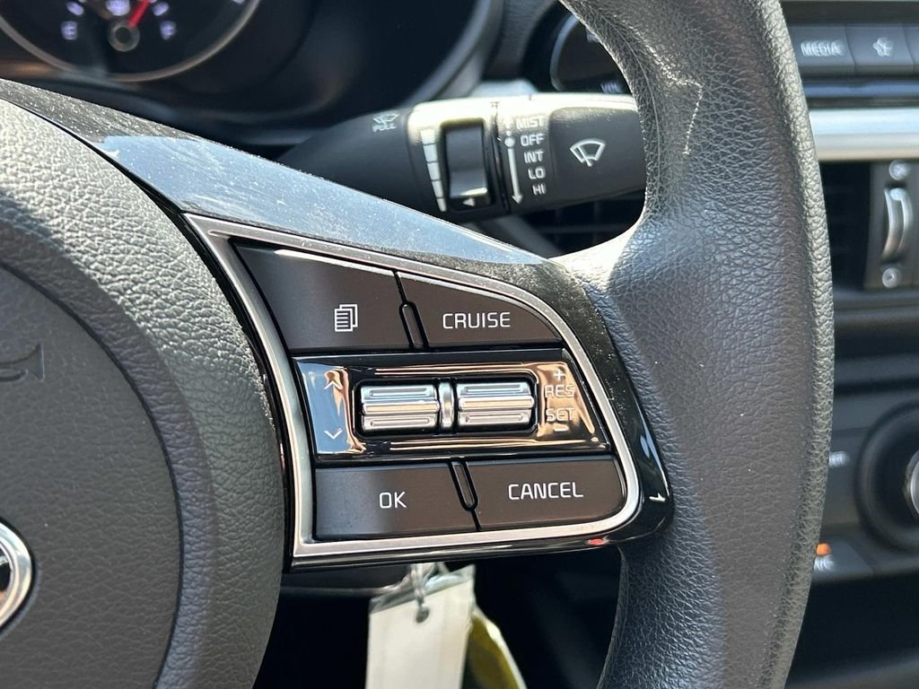 Used 2021 White Kia LXS image 19