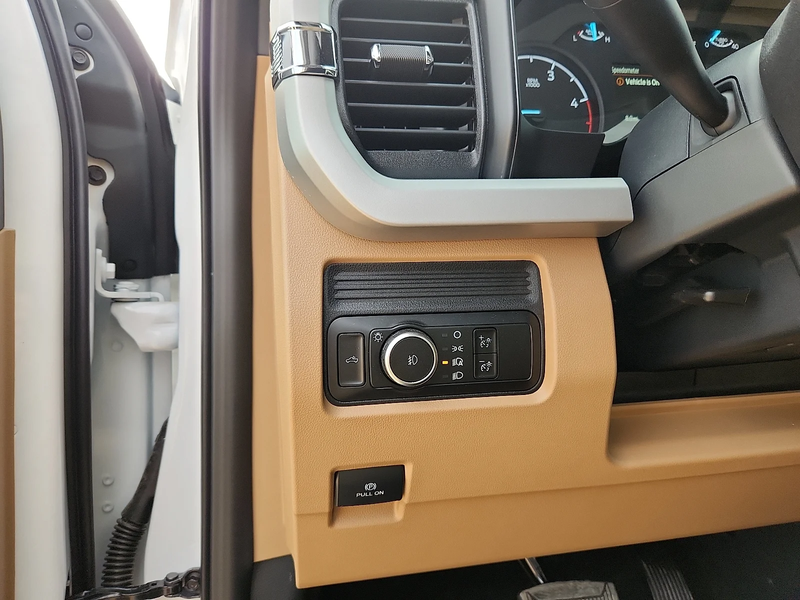 New 2027 Oxford White Ford XLT image 17