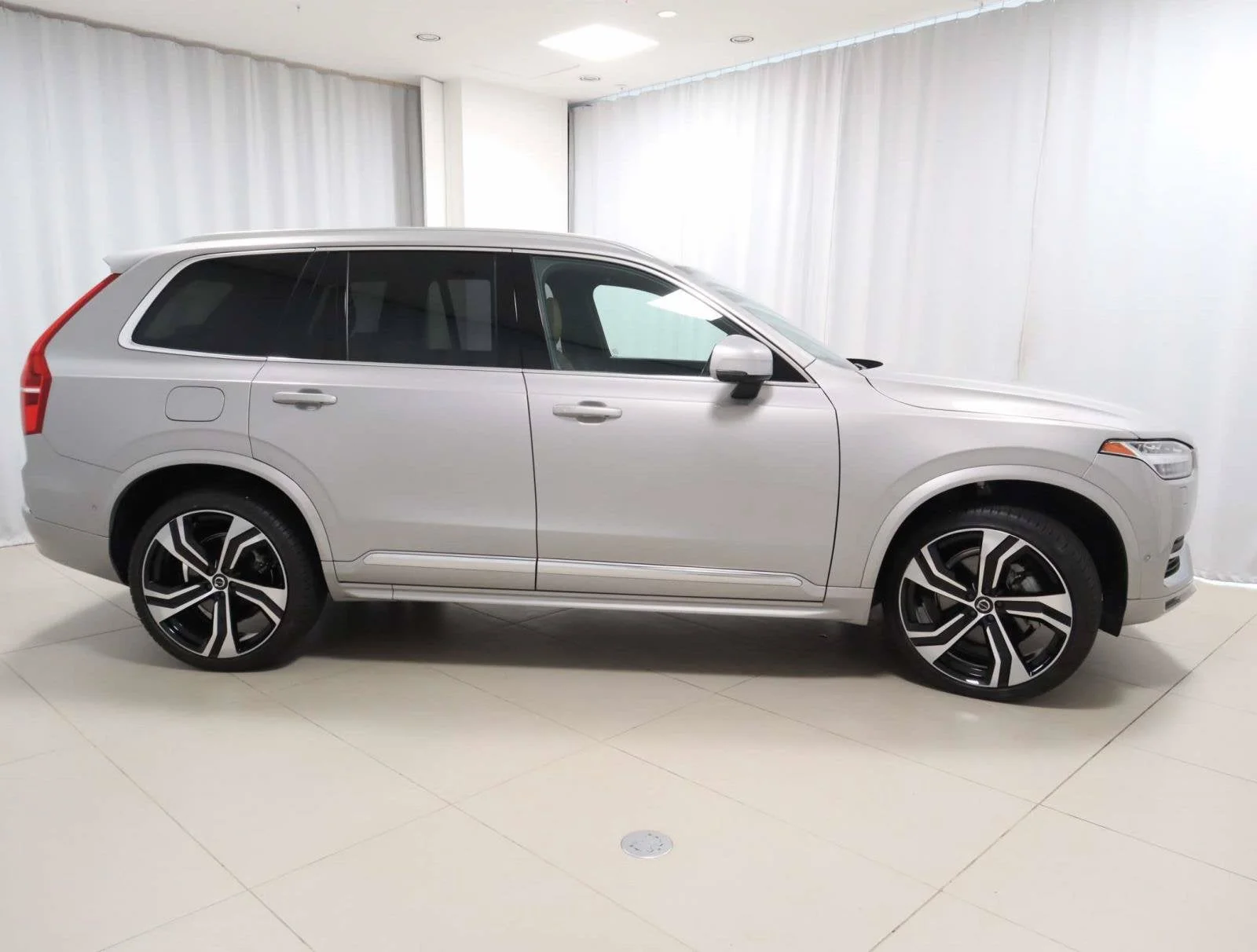 Used 2024 Silver Volvo Ultimate Bright Theme image 6