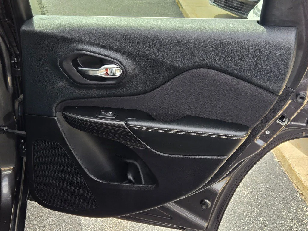 Used 2014 Gray Jeep Latitude image 8