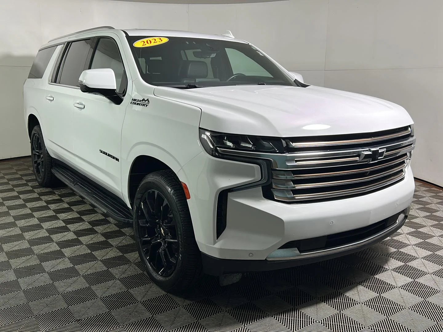 Used 2023 Summit White Chevrolet High Country image 4