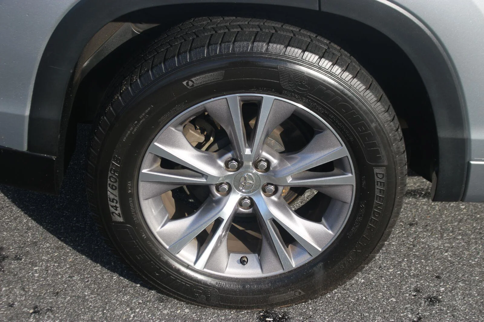 Used 2015 Silver Sky Metallic Toyota XLE image 37