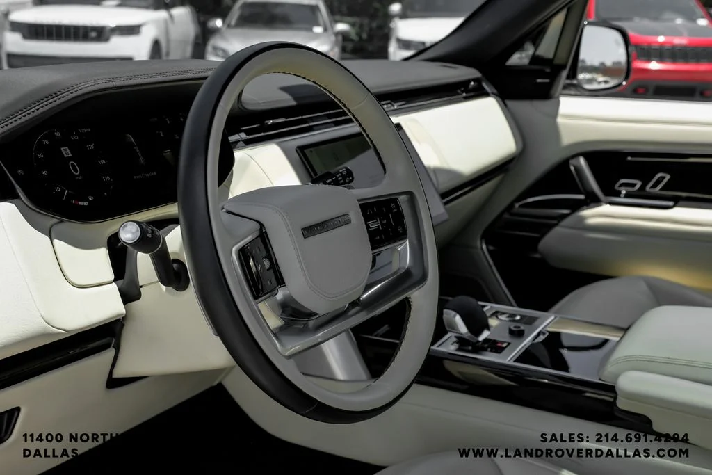 Used 2023 Hakuba Silver Metallic Land Rover SE image 15