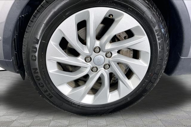 Used 2024 Gray Land Rover S image 31