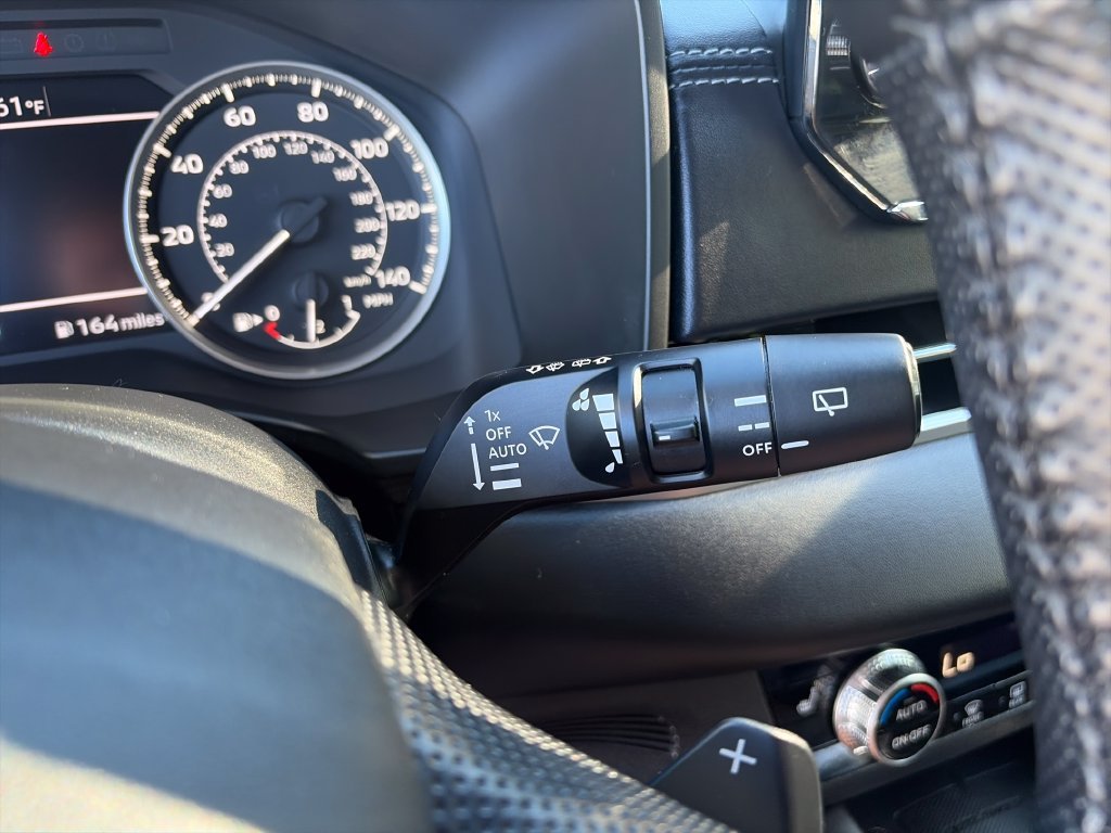 Used 2022 Silver Mitsubishi SE image 33