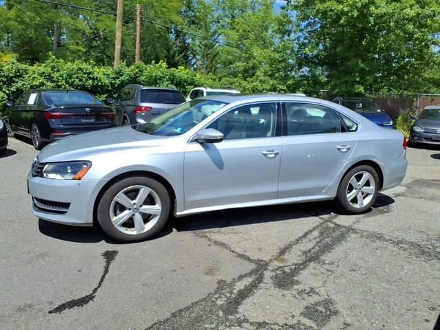 Used 2012 Silver Volkswagen 2.5 SE image 3