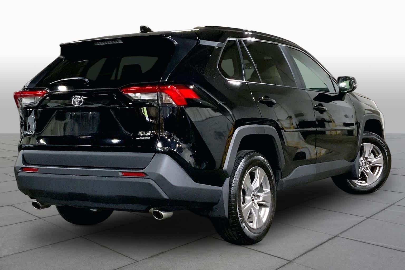Used 2025 Midnight Black Metallic Toyota XLE image 13