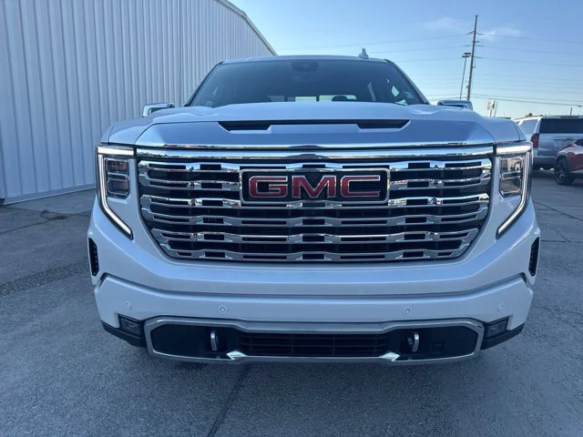 Used 2023 White GMC Denali image 8