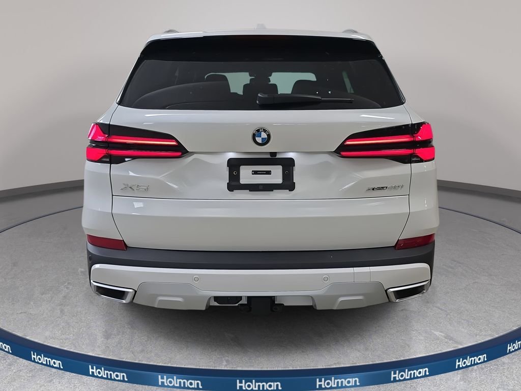 New 2026 Mineral White Metallic BMW xDrive40i image 6